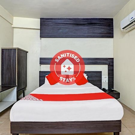 Oyo 82461 Hotel Darshan Banquet And Rooms Surat Eksteriør bilde