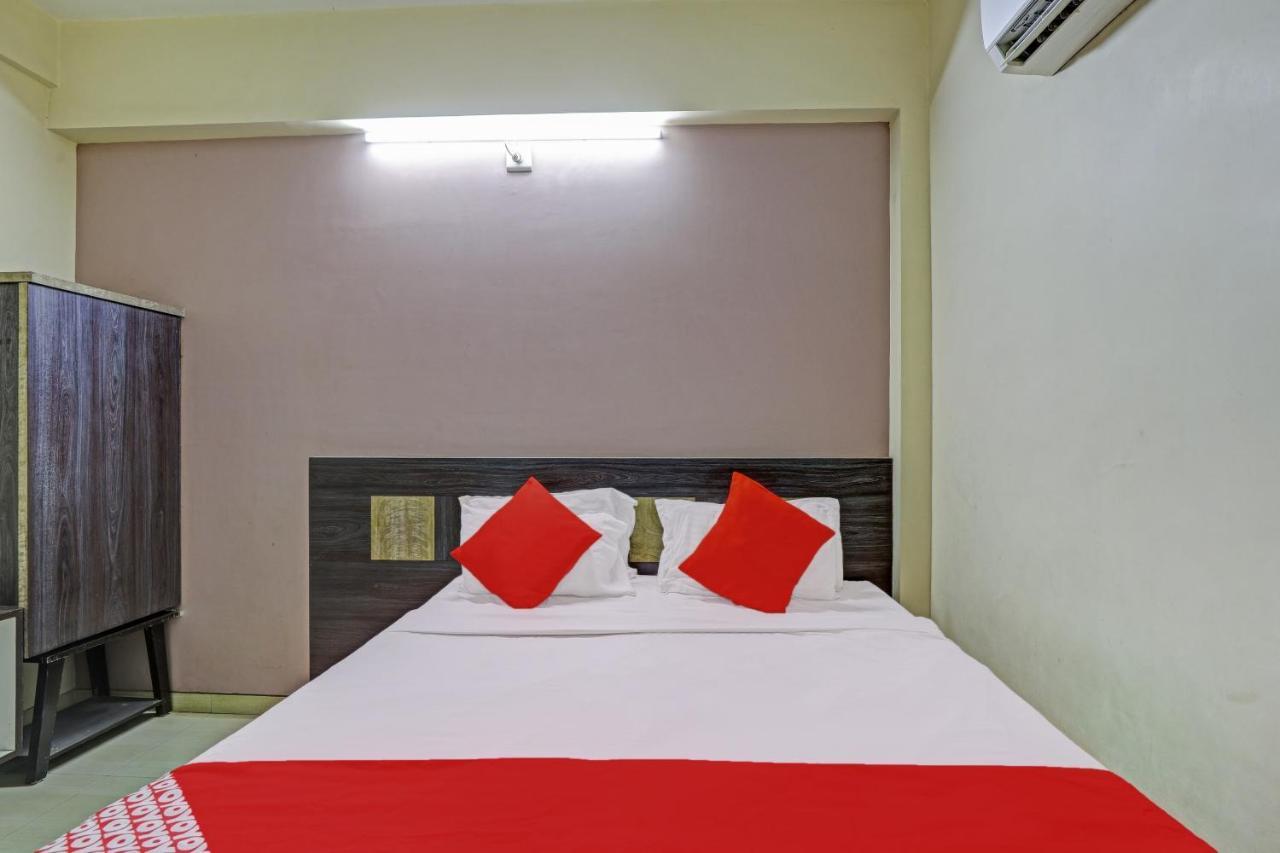 Oyo 82461 Hotel Darshan Banquet And Rooms Surat Eksteriør bilde