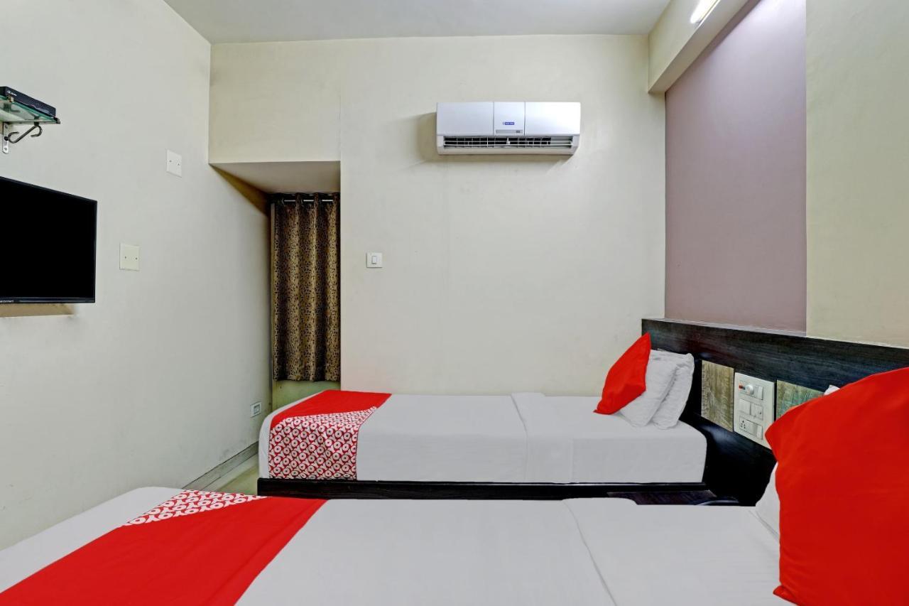 Oyo 82461 Hotel Darshan Banquet And Rooms Surat Eksteriør bilde