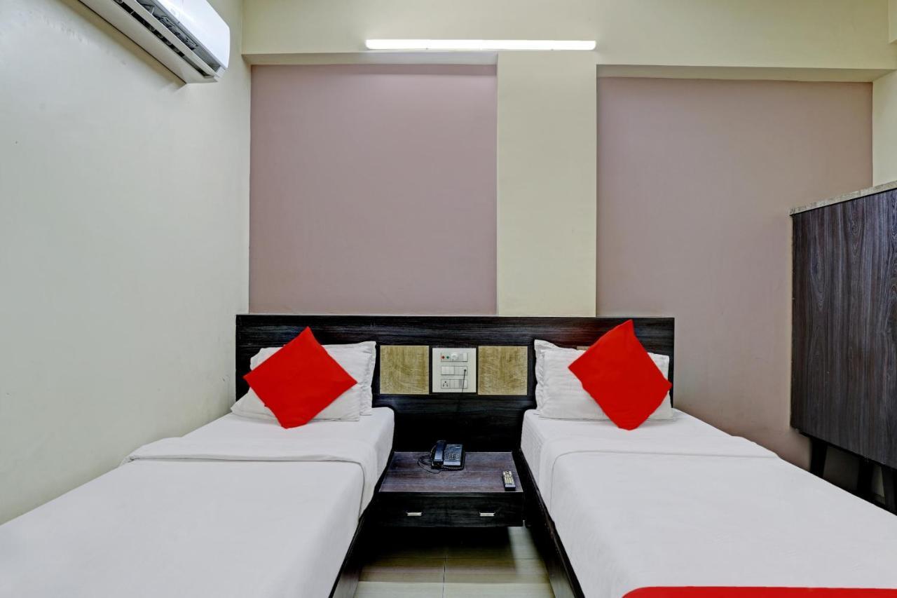 Oyo 82461 Hotel Darshan Banquet And Rooms Surat Eksteriør bilde